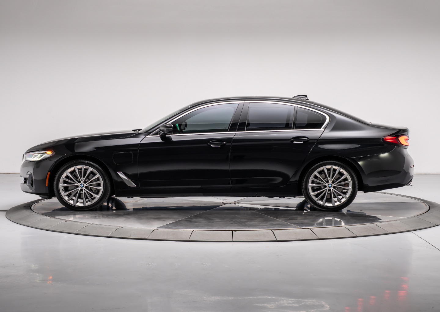 bmw 5 series 2021 WBA13AG01MCF05962 image bmw 5 series 2021 WBA13AG01MCF05962 image